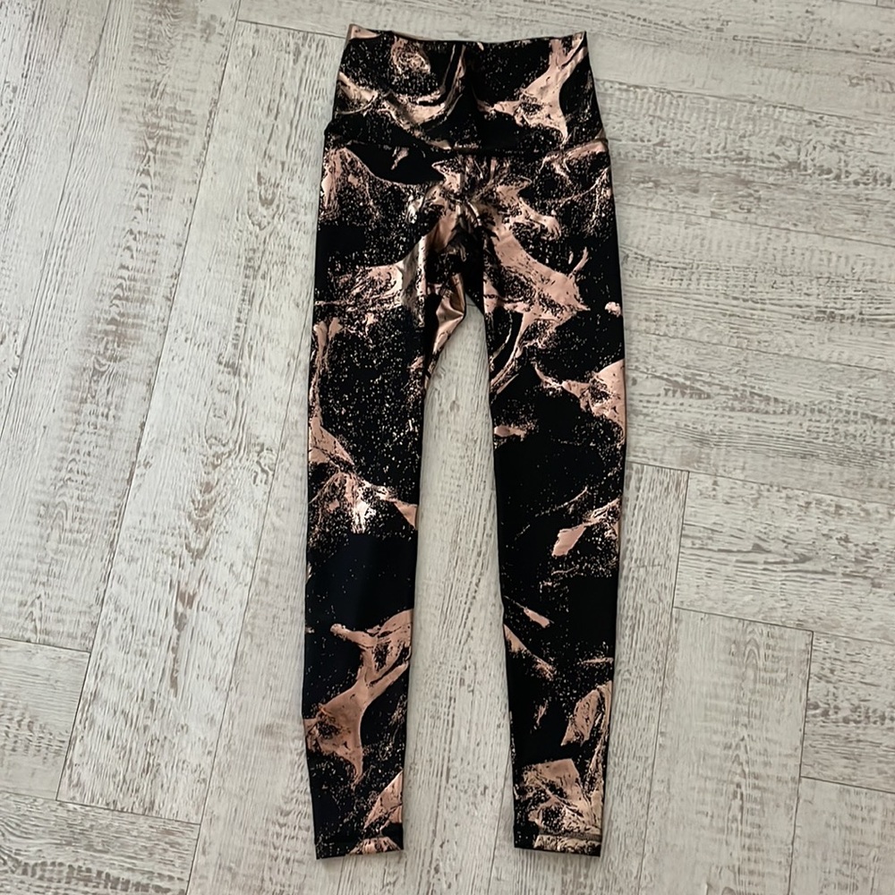 NWT Old Navy Active rose gold foil leggings